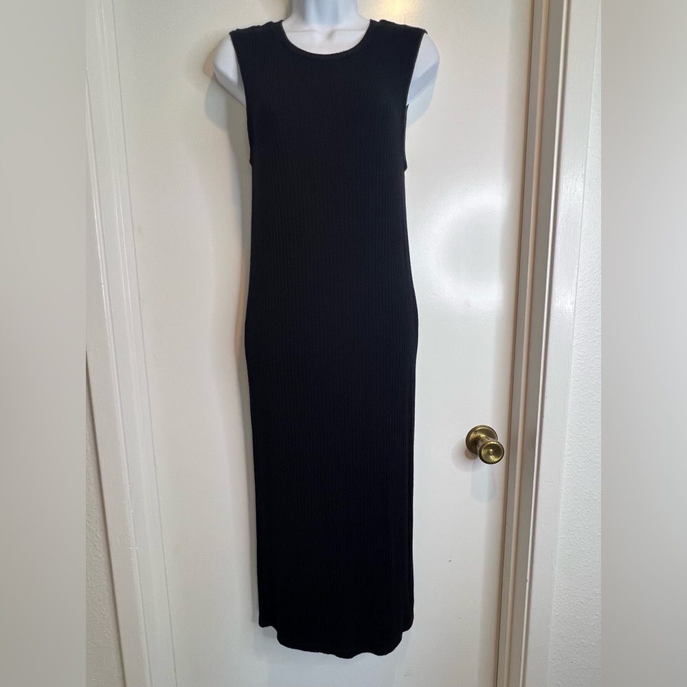 Black Sleeveless Dress